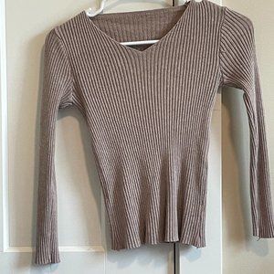 Long sleeve v-neck sweater